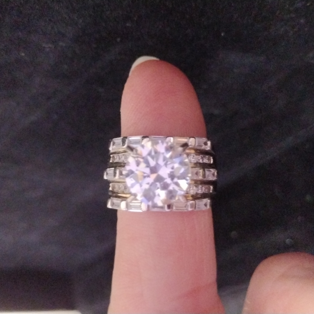 Cubic Zirconia Diamond Ring Size 6 New without tags Item #007